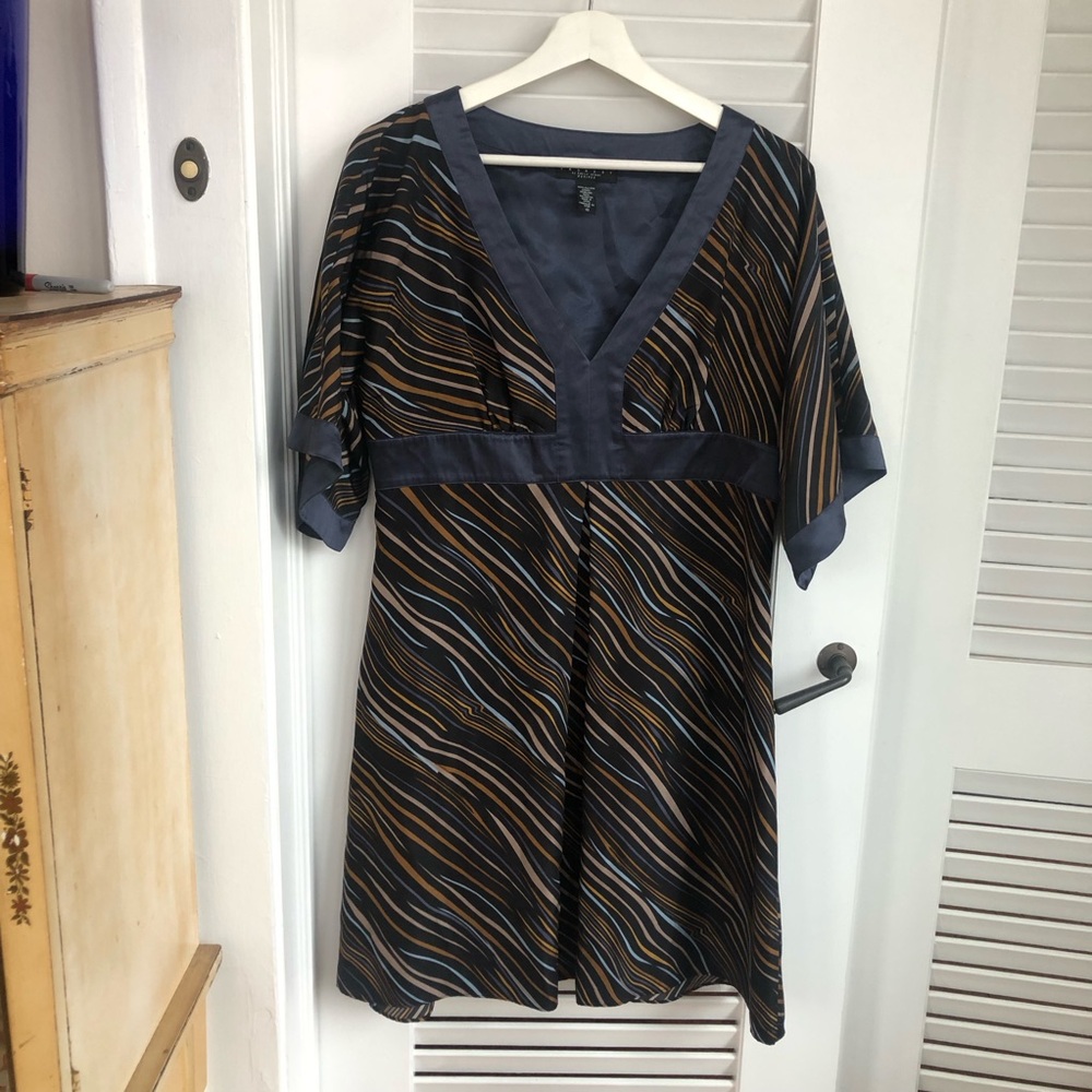 #Chic V-Neck Striped #Silk #Dress with Blue Trim by Shelli Segal for Laundry